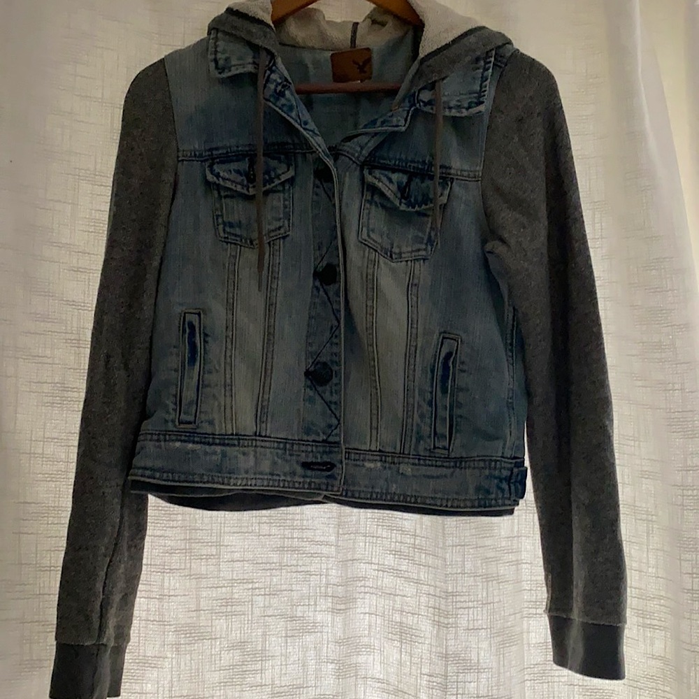 cotton sleeved and hooded light wash jean jacket
